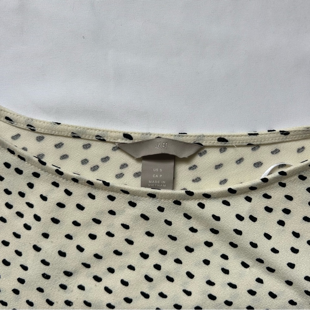 H&M Flowy and Dressy Shirt / Blouse - Picture 3 of 4